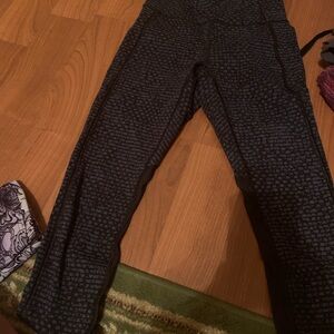 Stylish Black n Blue size 4 Lululemon Patterned Women's Pants